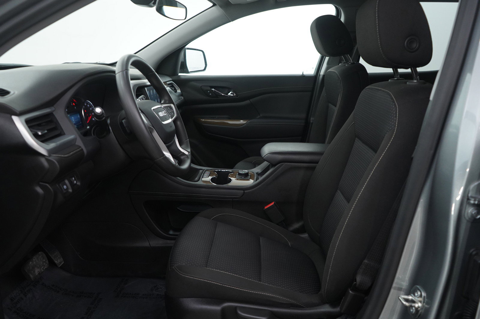 Used 2023 GMC Acadia SLE image 17