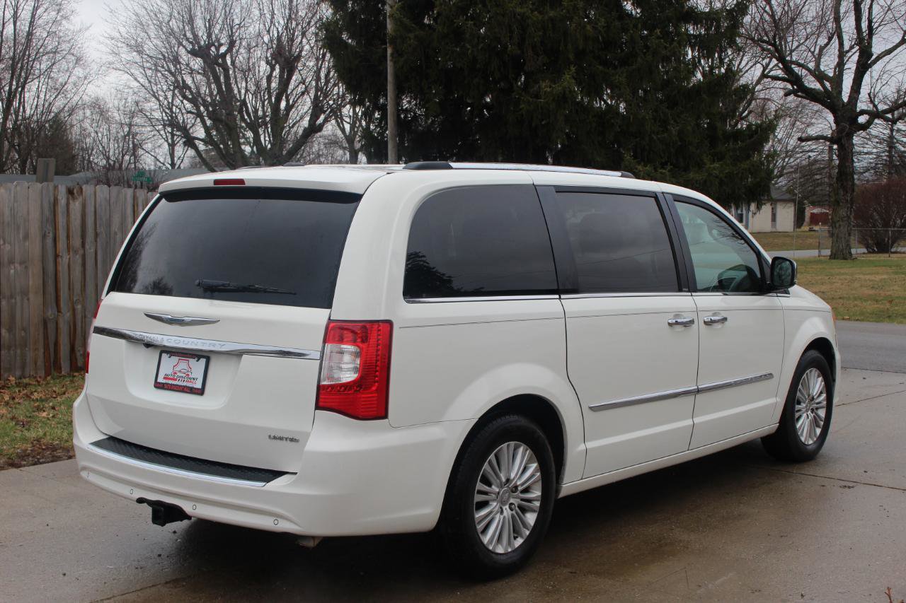 Used 2013 Chrysler Town & Country Limited w/ Trailer Tow Group FWD image 9