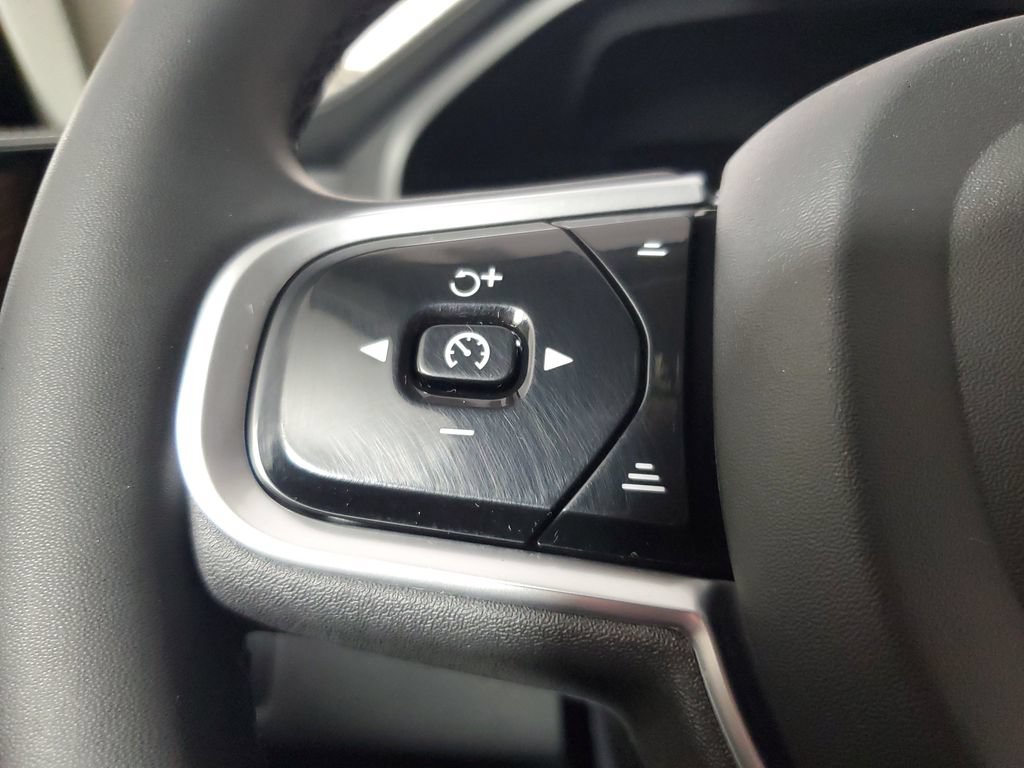 Used 2023 Volvo XC60 B5 Ultimate AWD/4WD image 25