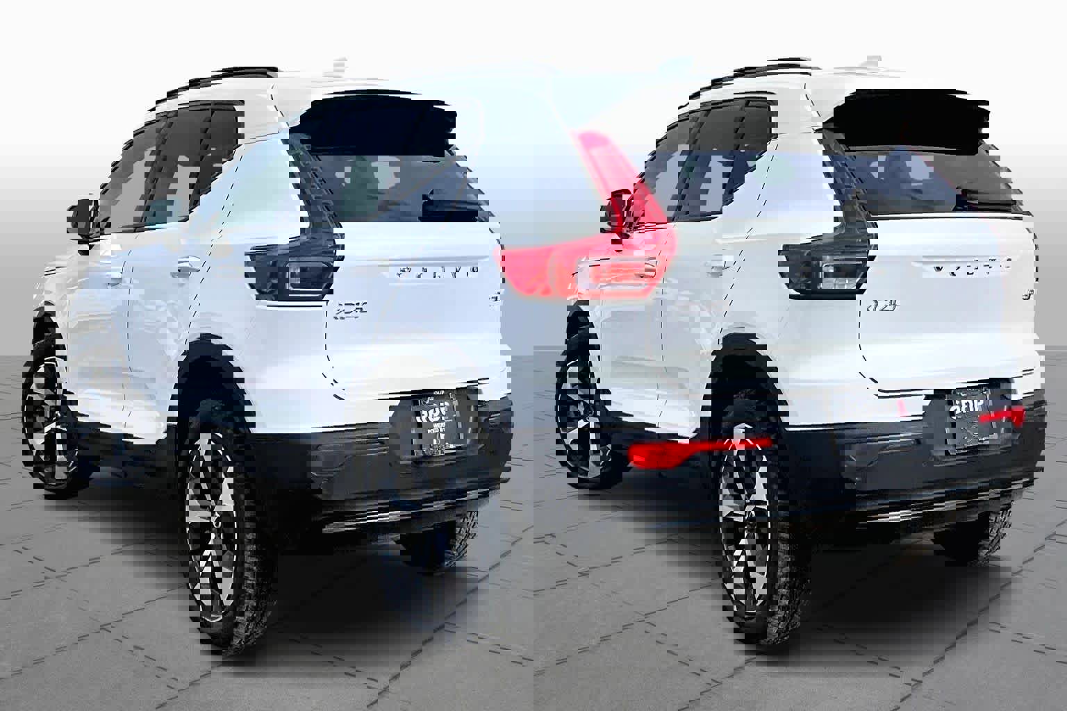 Certified 2023 Volvo XC40 B5 Plus w/ Climate Package image 12