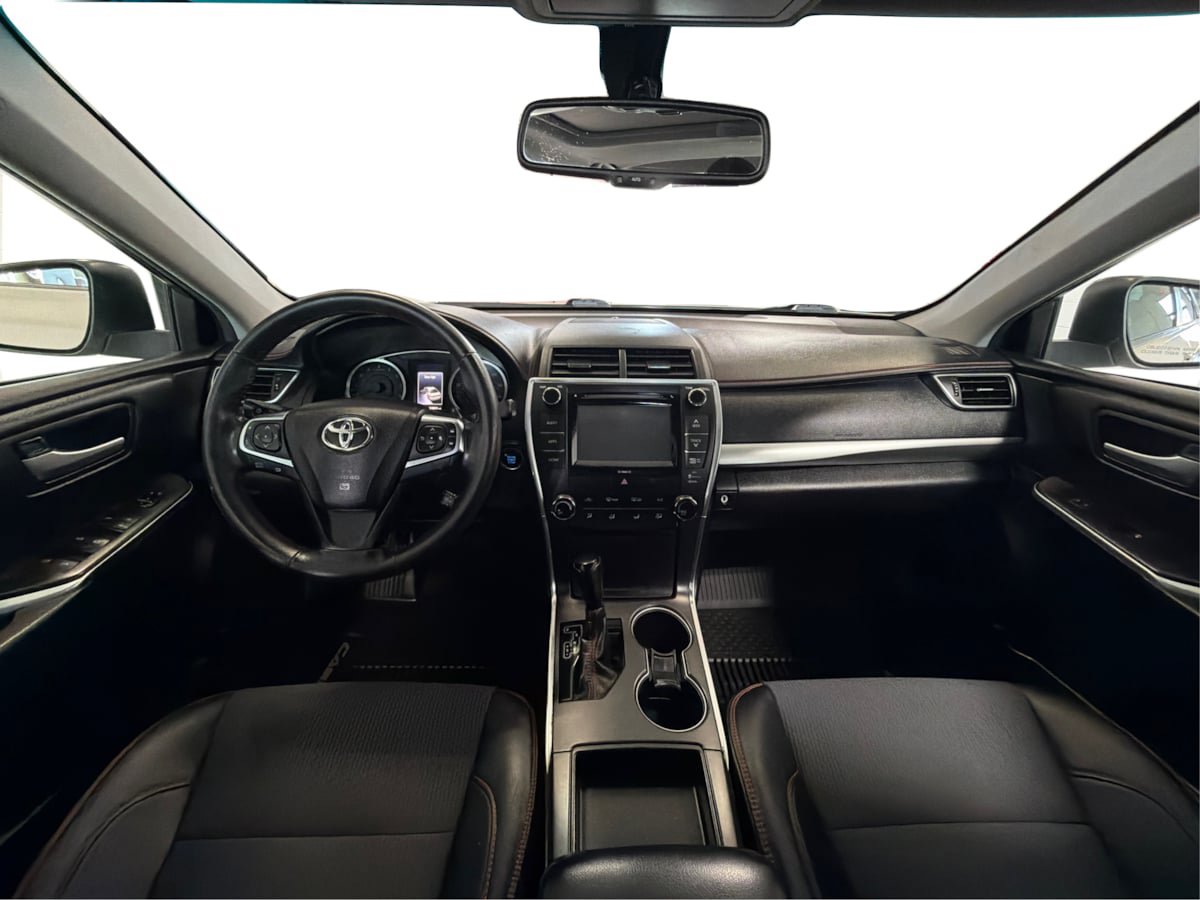 Used 2017 Toyota Camry SE w/ Moonroof Package FWD image 27