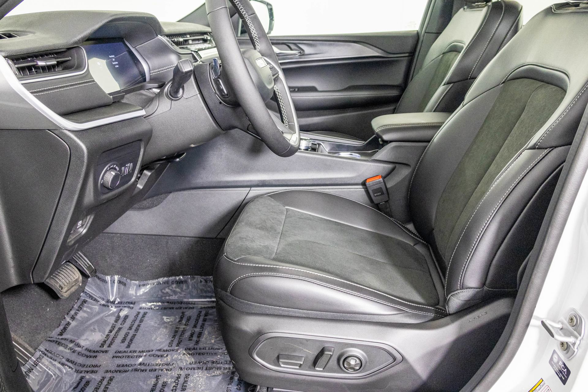 New 2025 Jeep Grand Cherokee Laredo image 15