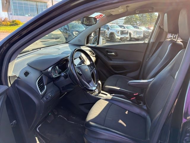 Used 2019 Chevrolet Trax LT w/ LT Convenience Package AWD/4WD image 18
