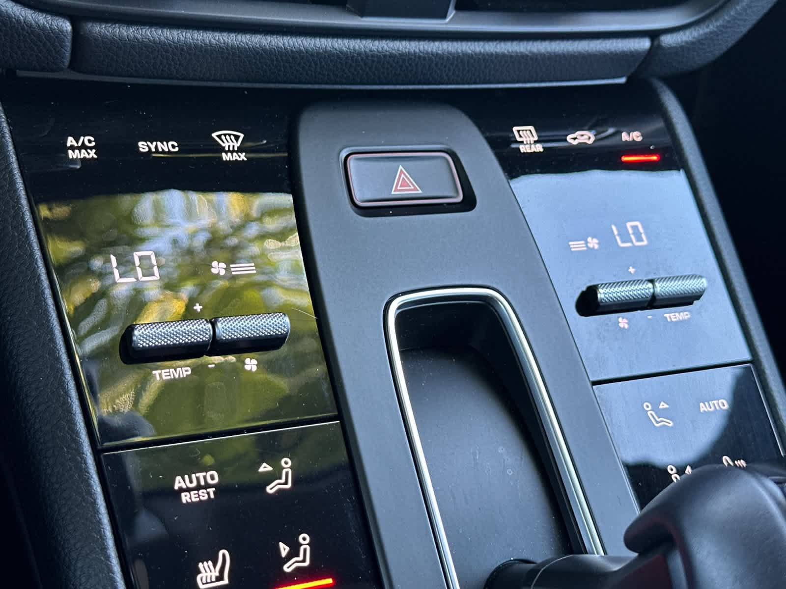 Certified 2025 Porsche Macan AWD/4WD image 23