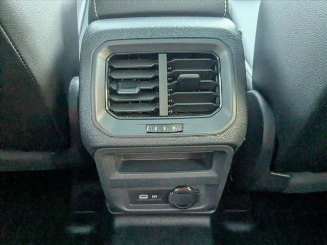 Used 2022 Volkswagen Tiguan SE image 17