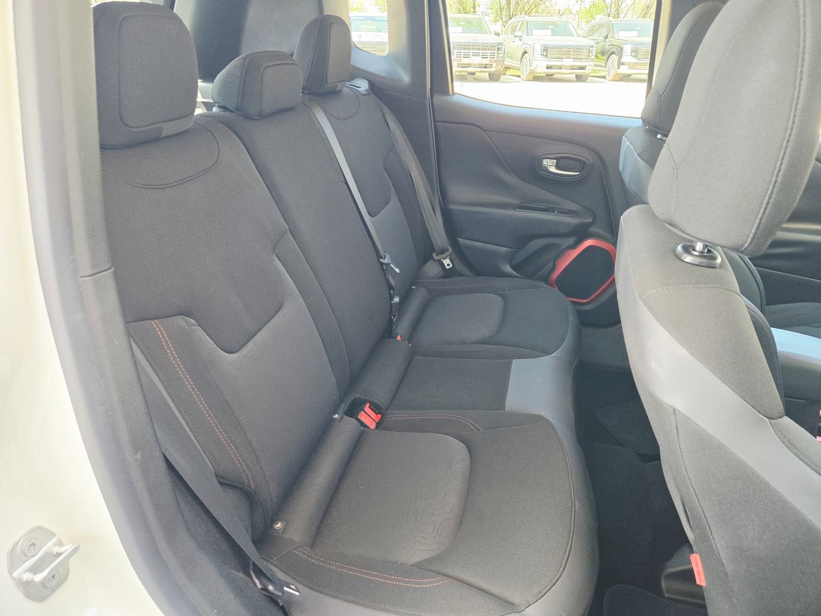 Used 2015 Jeep Renegade Trailhawk w/ Cold Weather Group image 25