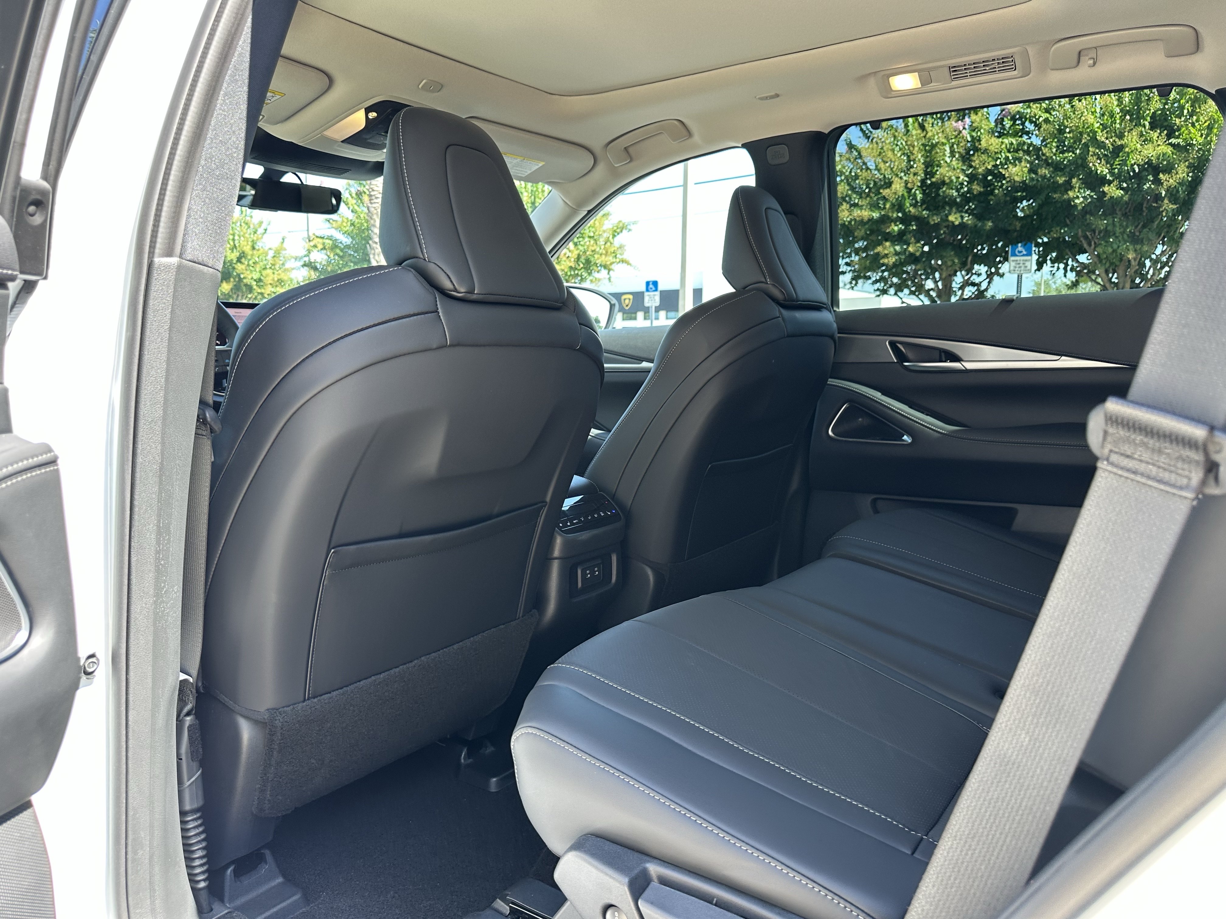 Certified 2026 INFINITI QX60 Luxe w/ Cargo Package AWD/4WD image 13