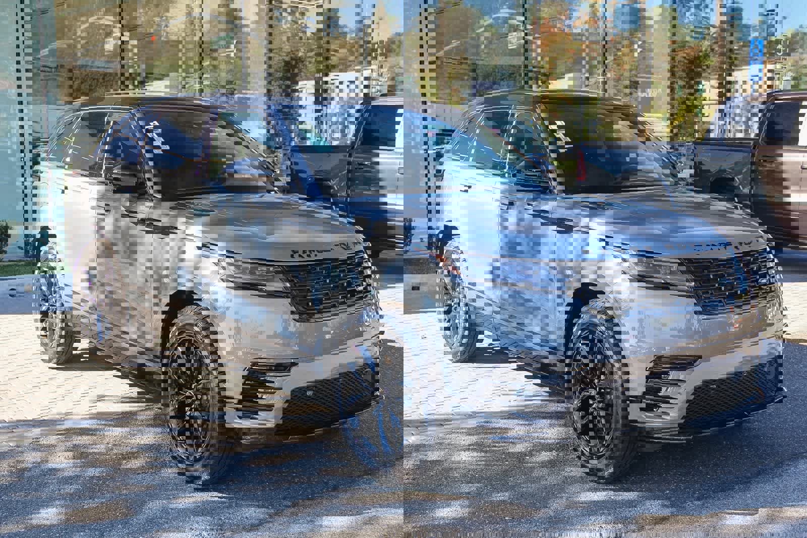 New 2026 Land Rover Range Rover Velar Dynamic SE image 3