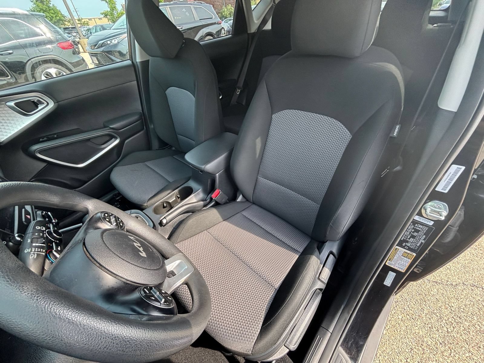 Used 2025 Kia Soul LX w/ LX Technology Package FWD image 33