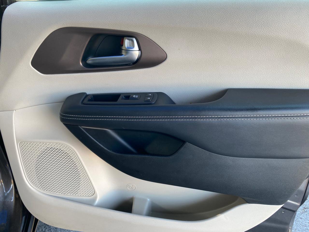 Used 2023 Chrysler Voyager LX FWD image 45