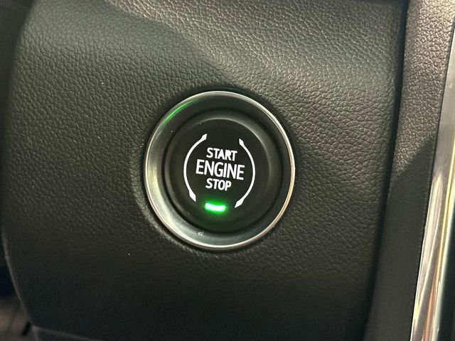 Used 2025 GMC Acadia Elevation w/ Elevation Premium Package FWD image 17