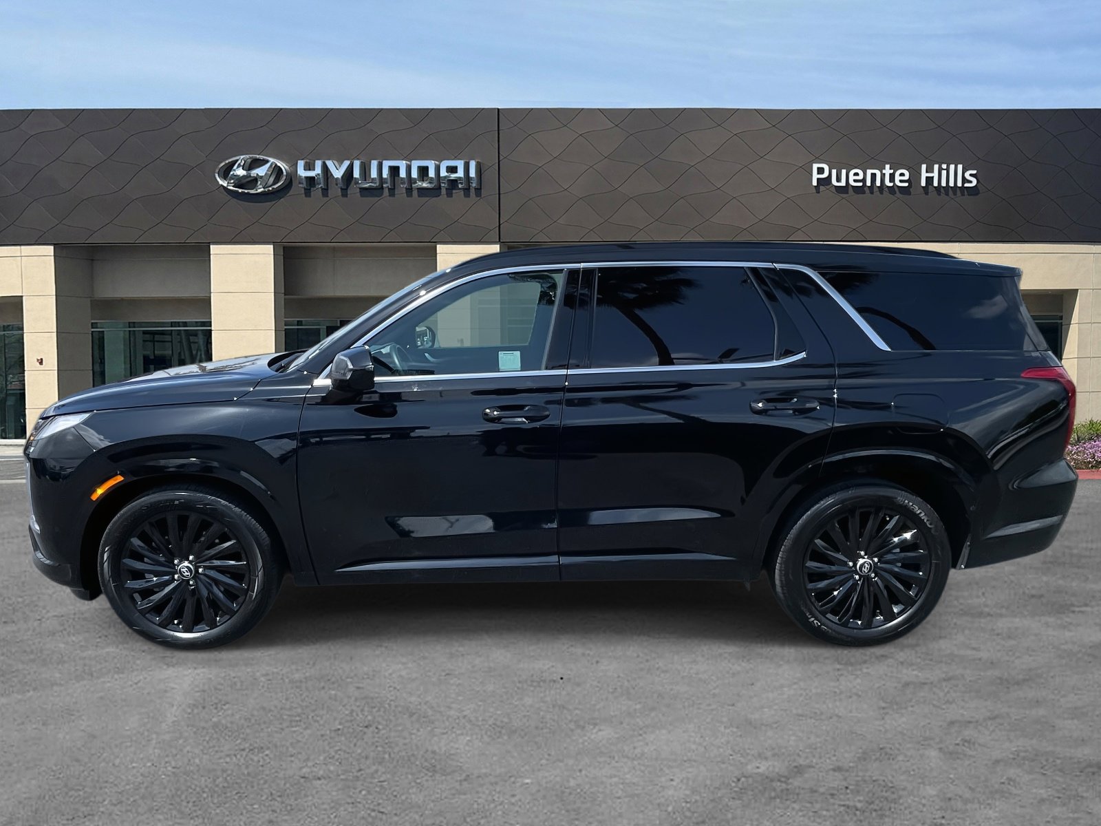 Used 2024 Hyundai Palisade Calligraphy image 4