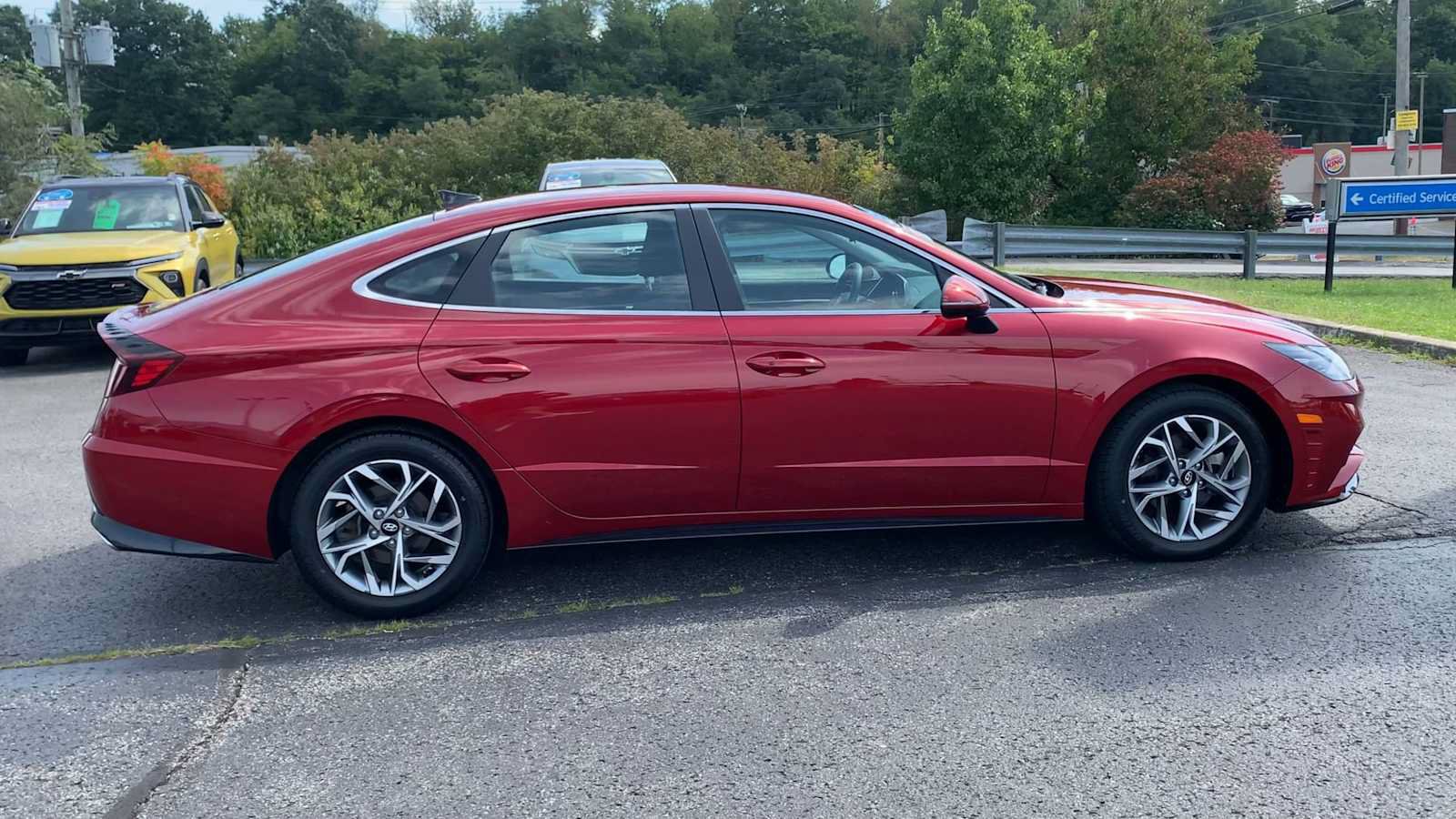 Used 2023 Hyundai Sonata SEL w/ Preferred Accessory Package FWD image 9