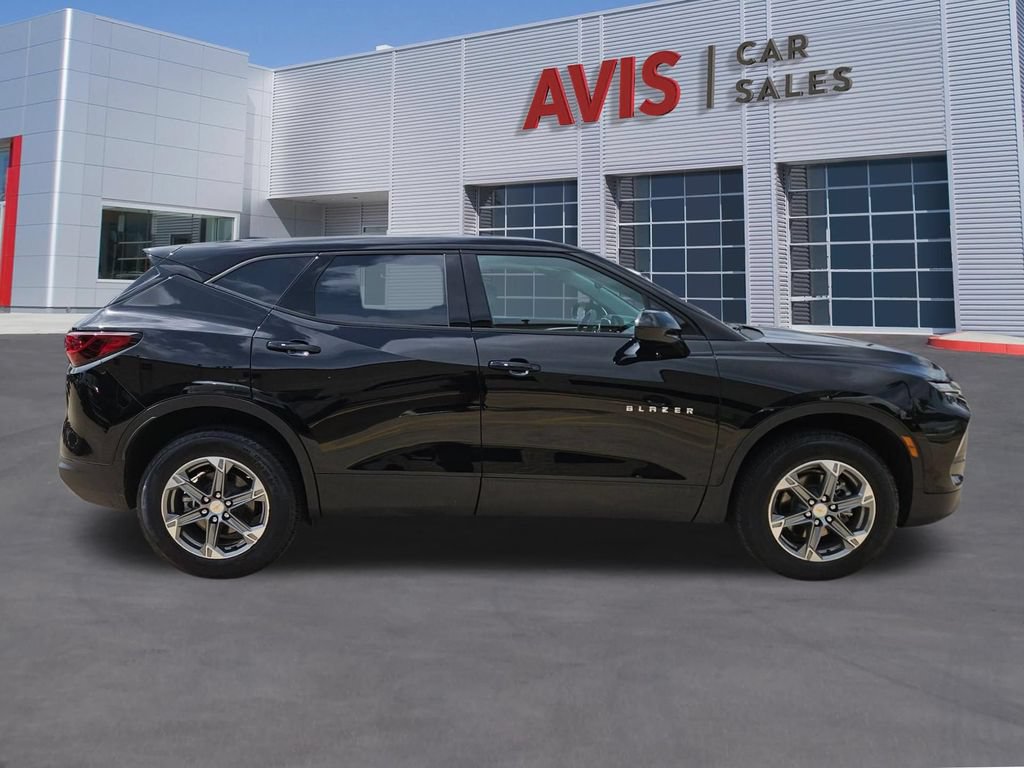 Used 2025 Chevrolet Blazer LT FWD image 7