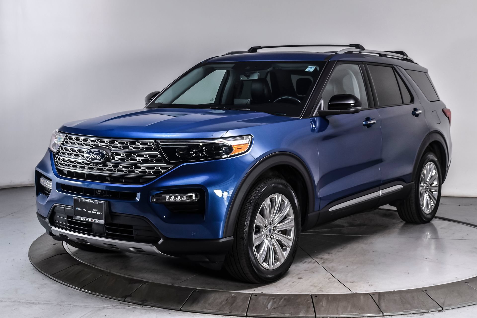 Used 2023 Ford Explorer Limited AWD/4WD image 2