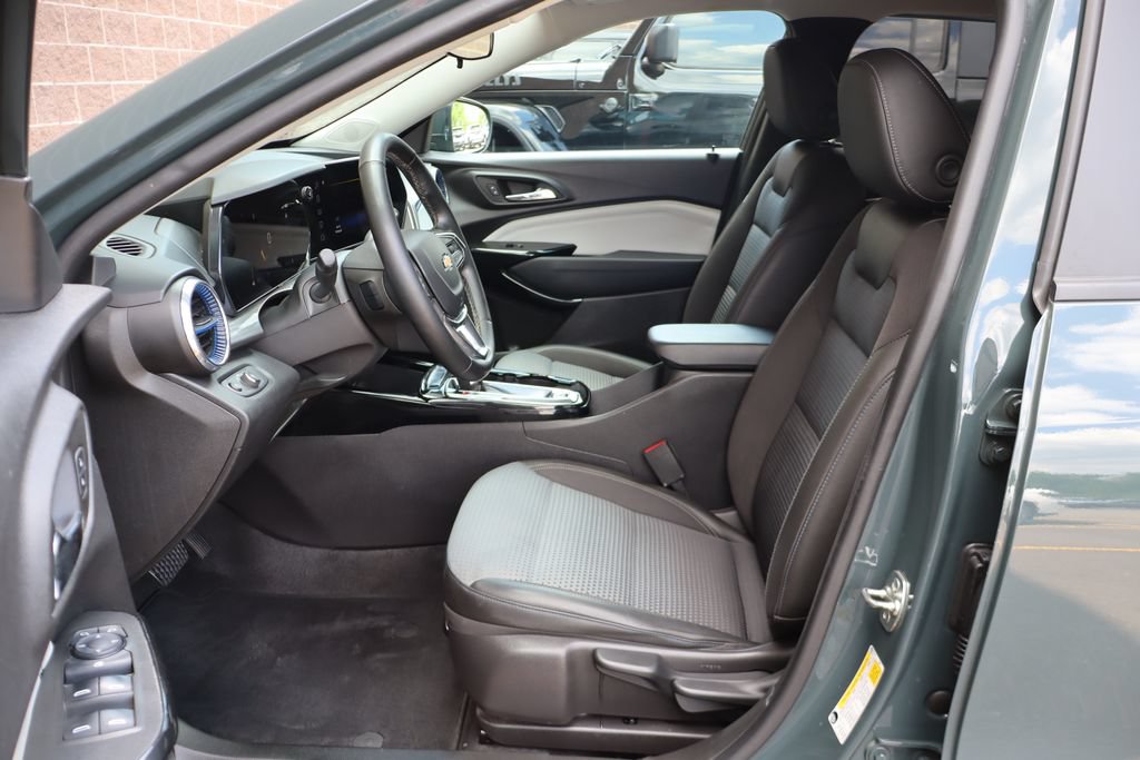 Used 2025 Chevrolet Trax LT w/ Driver Confidence Package FWD image 8