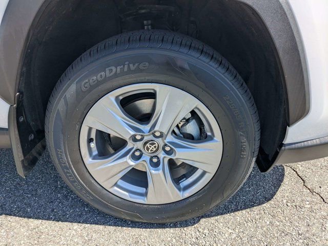 Used 2024 Toyota RAV4 XLE w/ Convenience Package FWD image 11