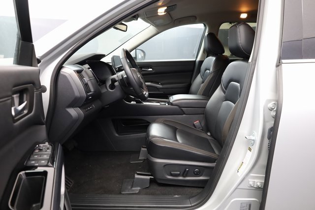 Certified 2024 Nissan Pathfinder SL image 11