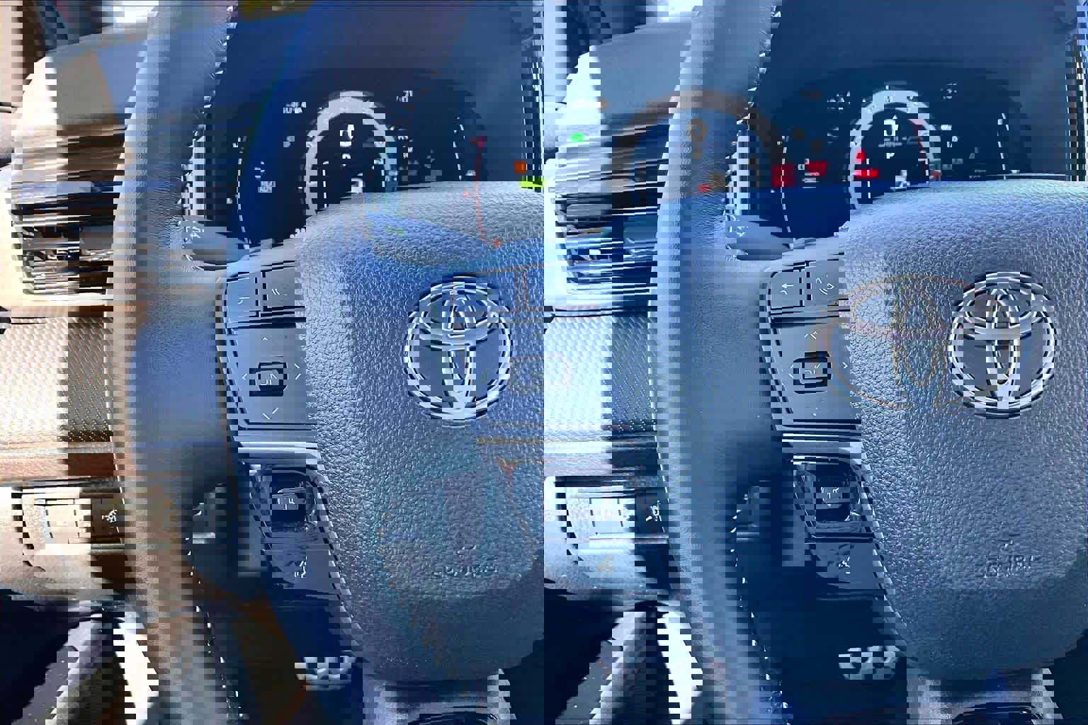 Used 2025 Toyota Camry SE image 22