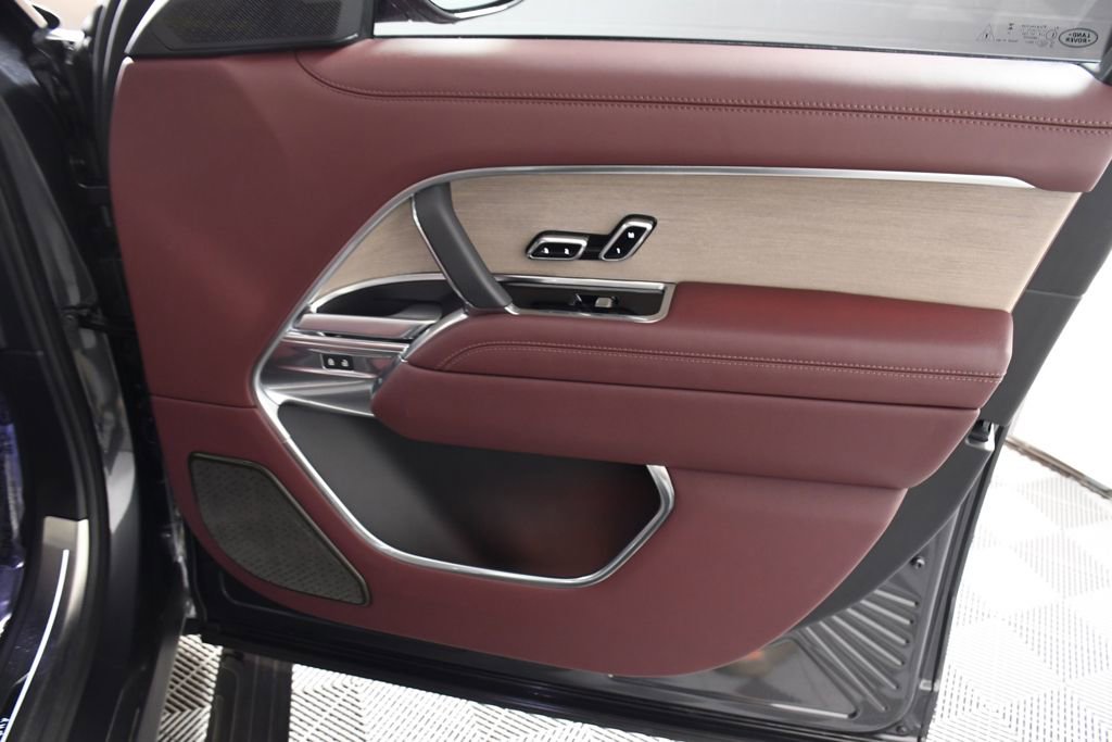 Used 2024 Land Rover Range Rover Autobiography image 17