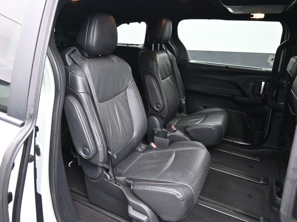 Certified 2025 Toyota Sienna Limited image 26