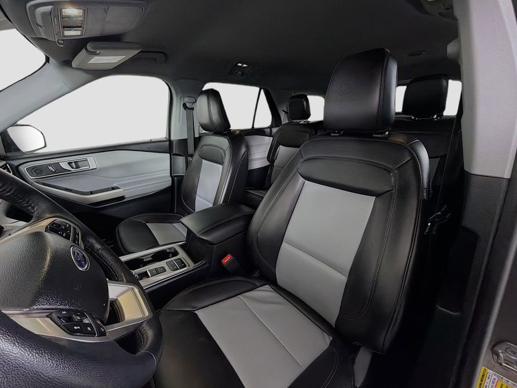 Used 2023 Ford Explorer XLT w/ Equipment Group 202A image 13