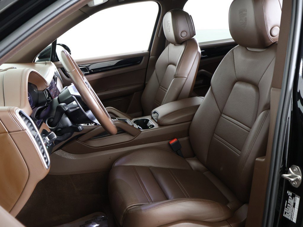 Used 2023 Porsche Cayenne Platinum Edition image 35