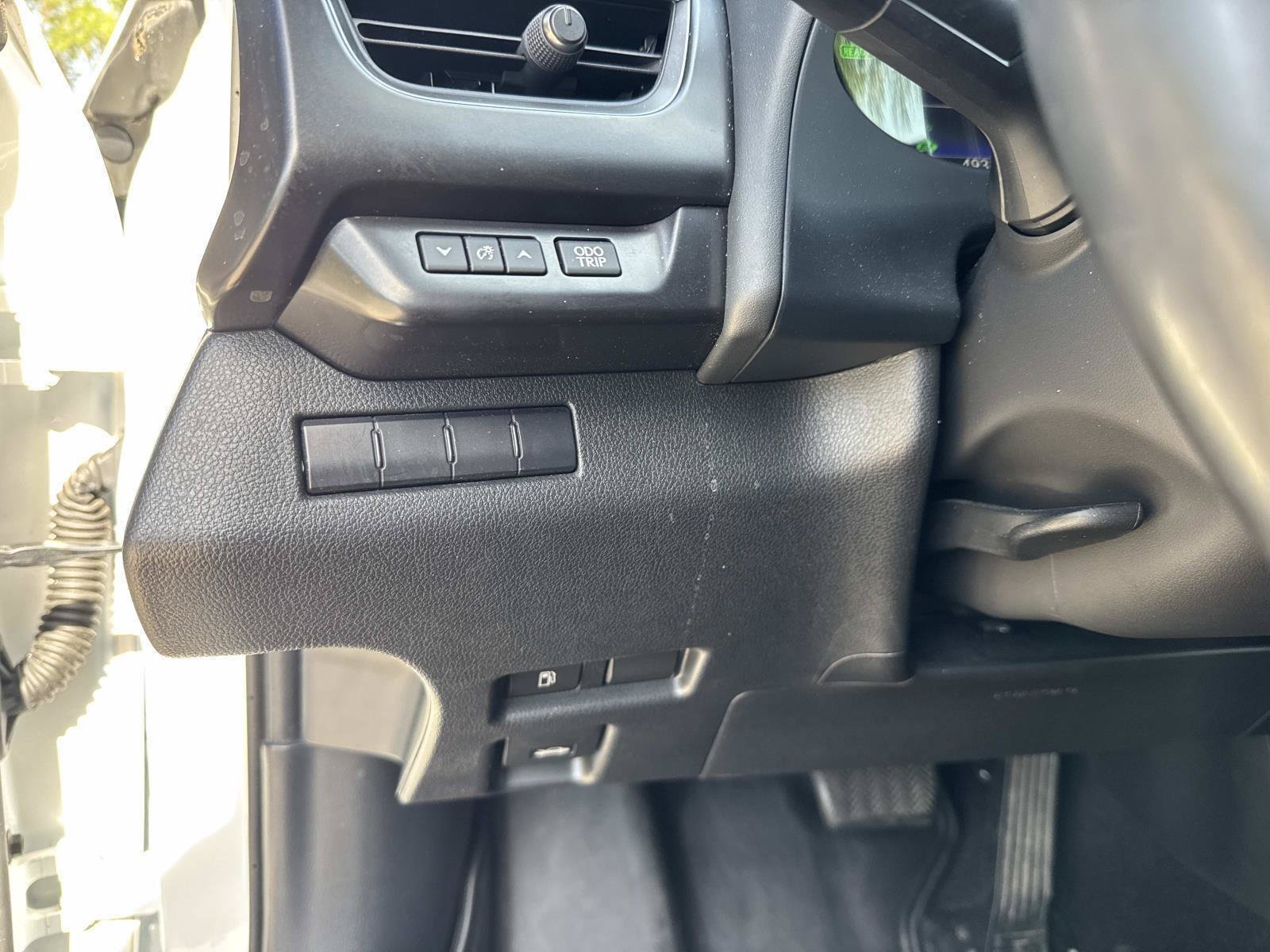 Used 2022 Lexus UX 250h w/ Accessory Package (Z2) AWD/4WD image 33
