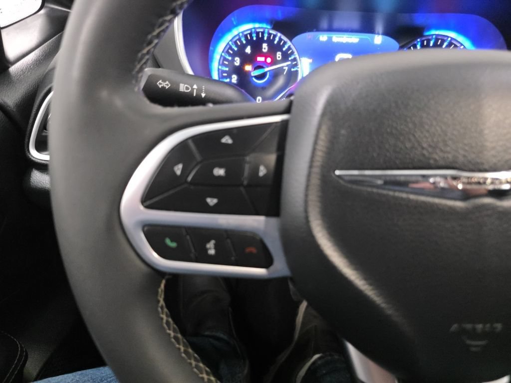 Used 2025 Chrysler Pacifica Select FWD image 15
