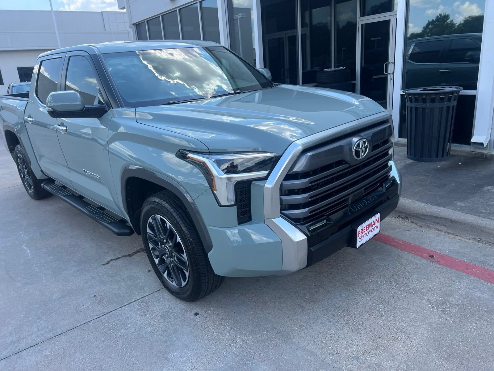 Used 2026 Toyota Tundra Limited AWD/4WD image 12