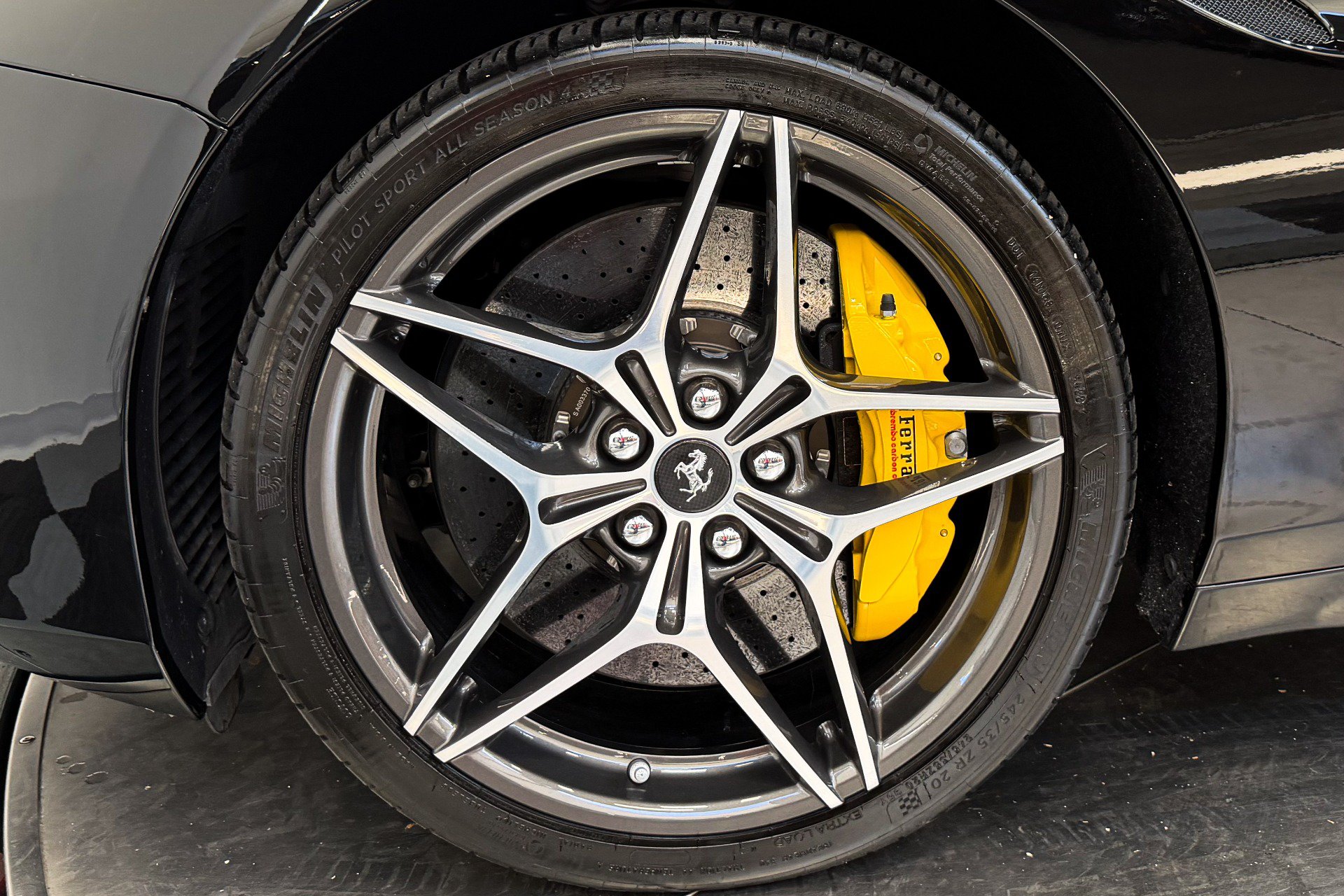 Used 2016 Ferrari California T RWD image 10
