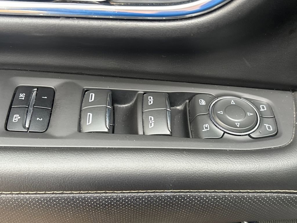 Used 2023 Chevrolet Suburban Premier image 7