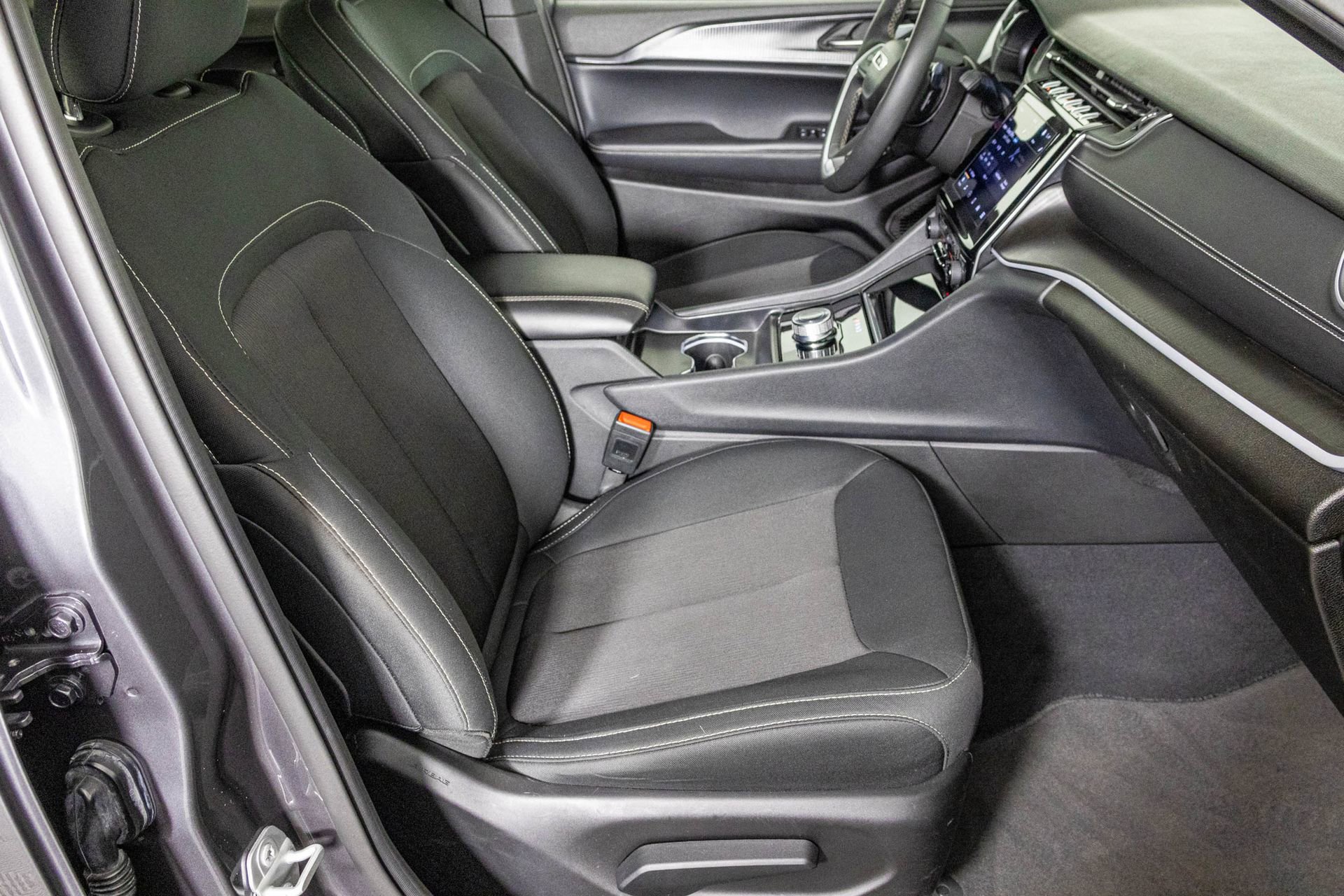 Used 2024 Jeep Grand Cherokee L Laredo w/ Luxury Tech Group I image 43