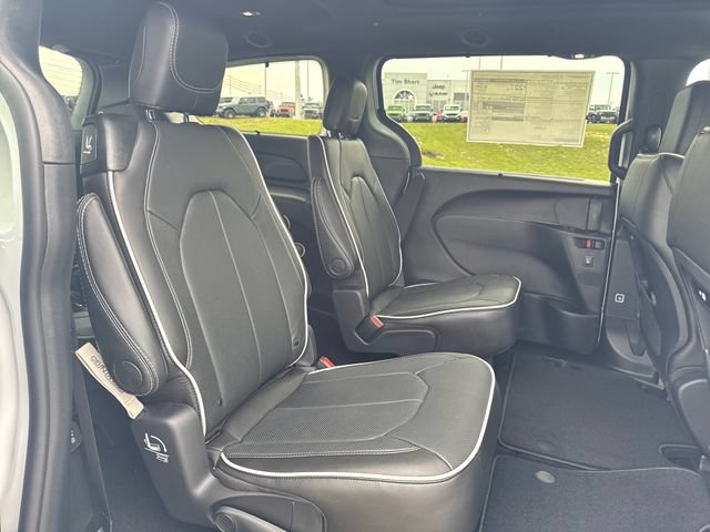 New 2027 Chrysler Pacifica Limited w/ S Appearance Package FWD image 33