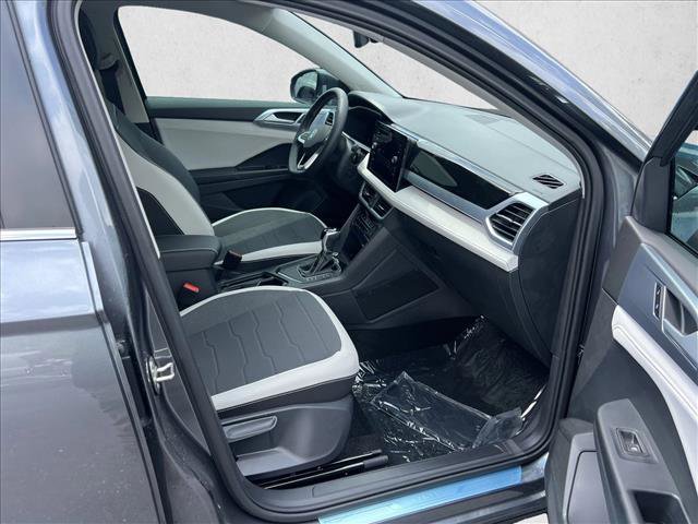Used 2025 Volkswagen Taos SE FWD image 18