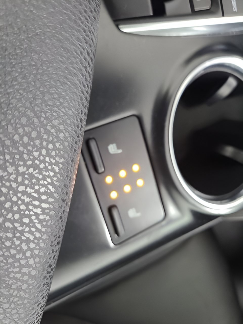 Used 2020 Toyota Camry XLE FWD image 30