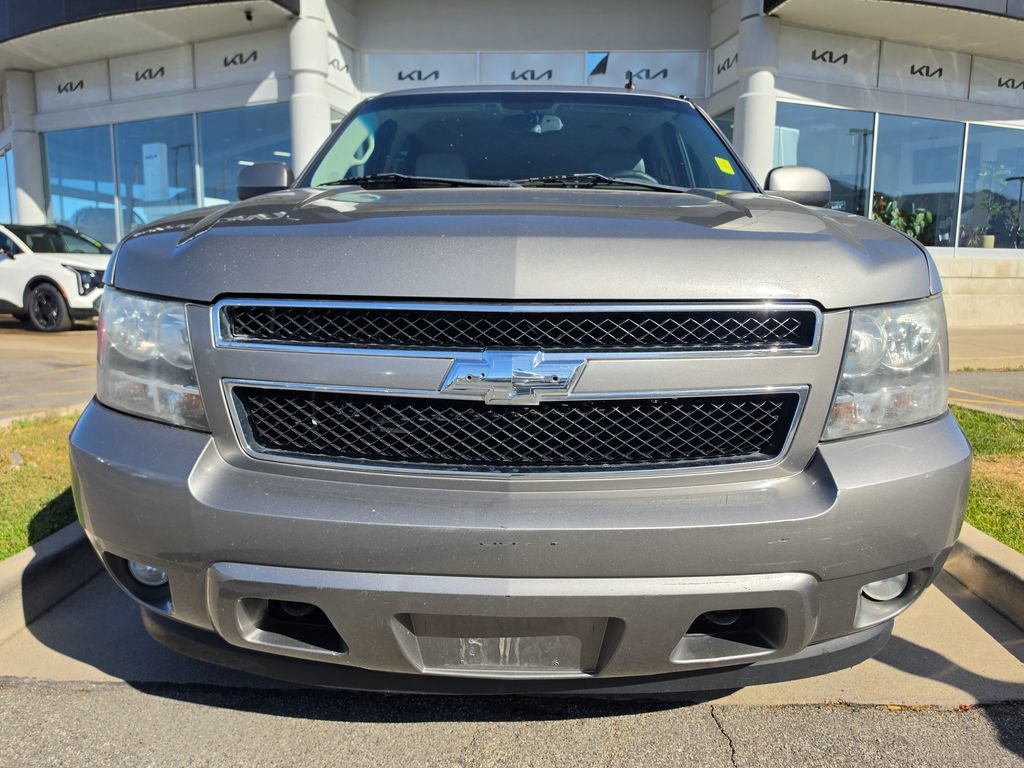 Used 2009 Chevrolet Suburban LT AWD/4WD image 2