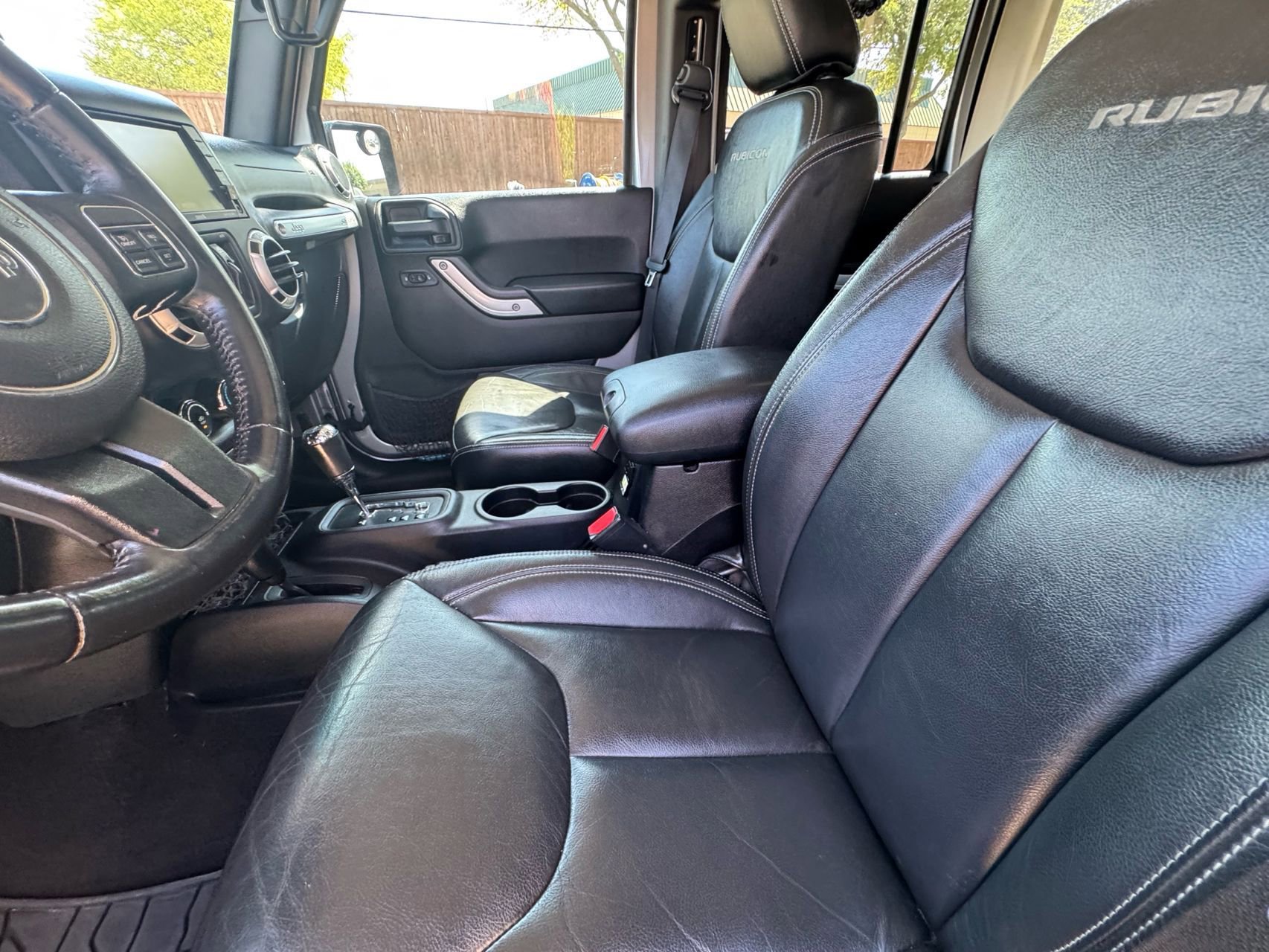 Used 2016 Jeep Wrangler Unlimited Rubicon w/ Connectivity Group image 19