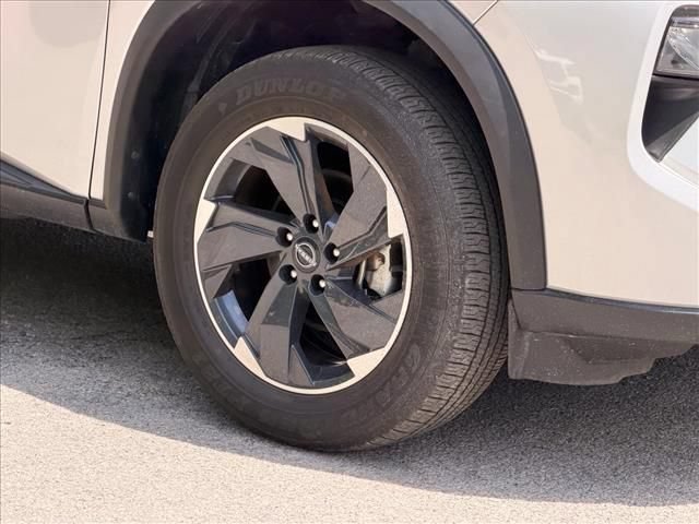 Used 2024 Nissan Rogue SV AWD/4WD image 25