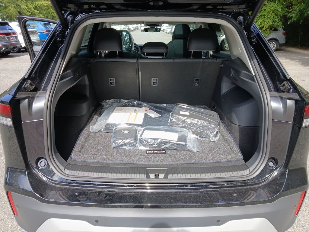 New 2025 Volkswagen Tiguan SE image 22