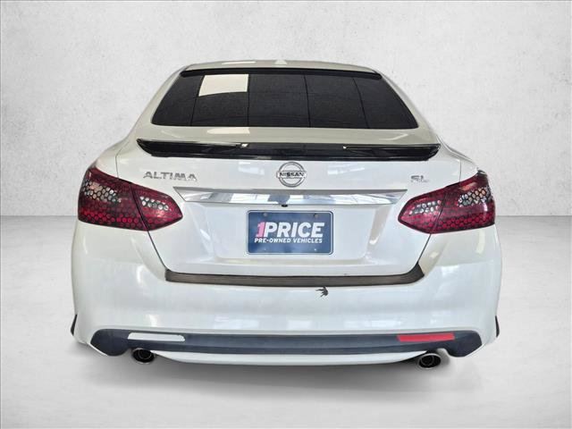 Used 2017 Nissan Altima 2.5 SL w/ Moonroof Package FWD image 5