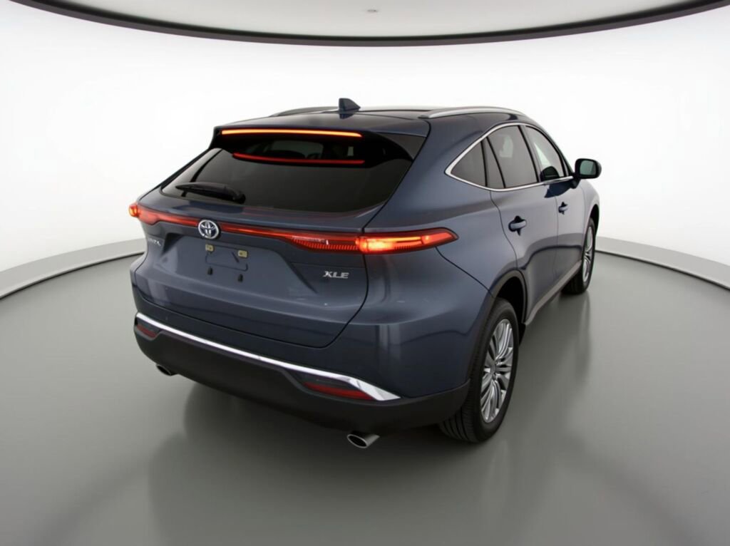 Used 2023 Toyota Venza XLE image 6