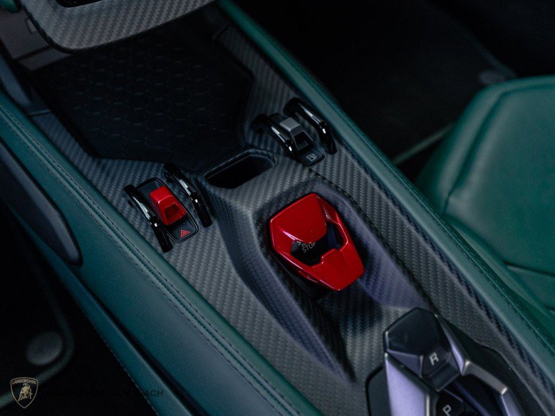 Used 2025 Lamborghini Revuelto image 16