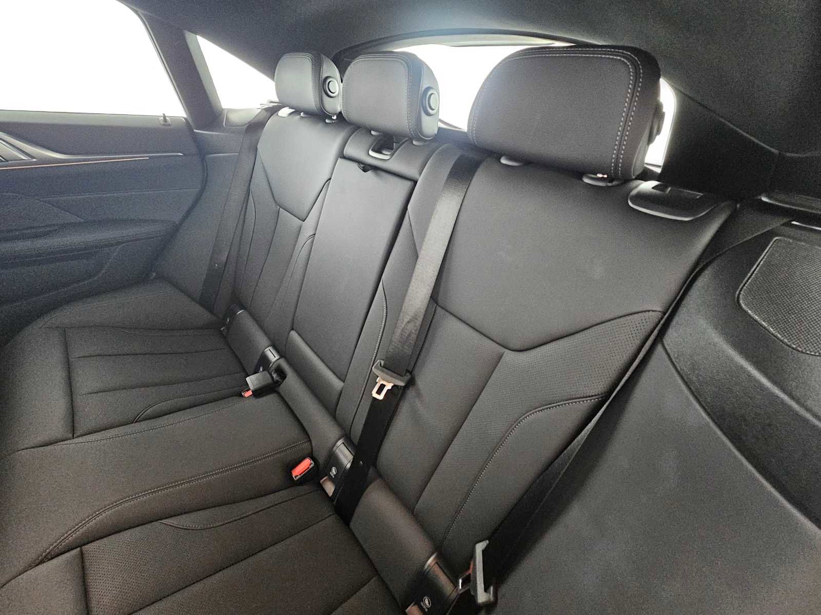 Used 2025 BMW 430i xDrive w/ M Sport Package image 17