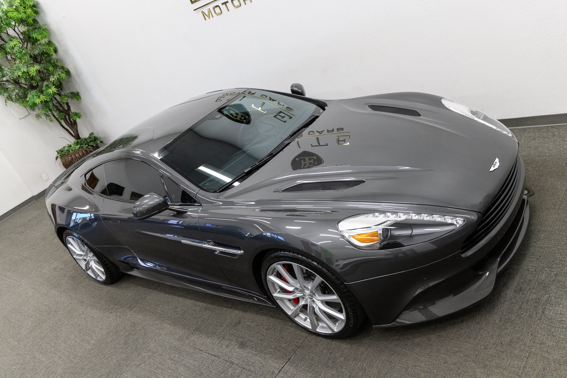 Used 2015 Aston Martin Vanquish Coupe RWD image 28
