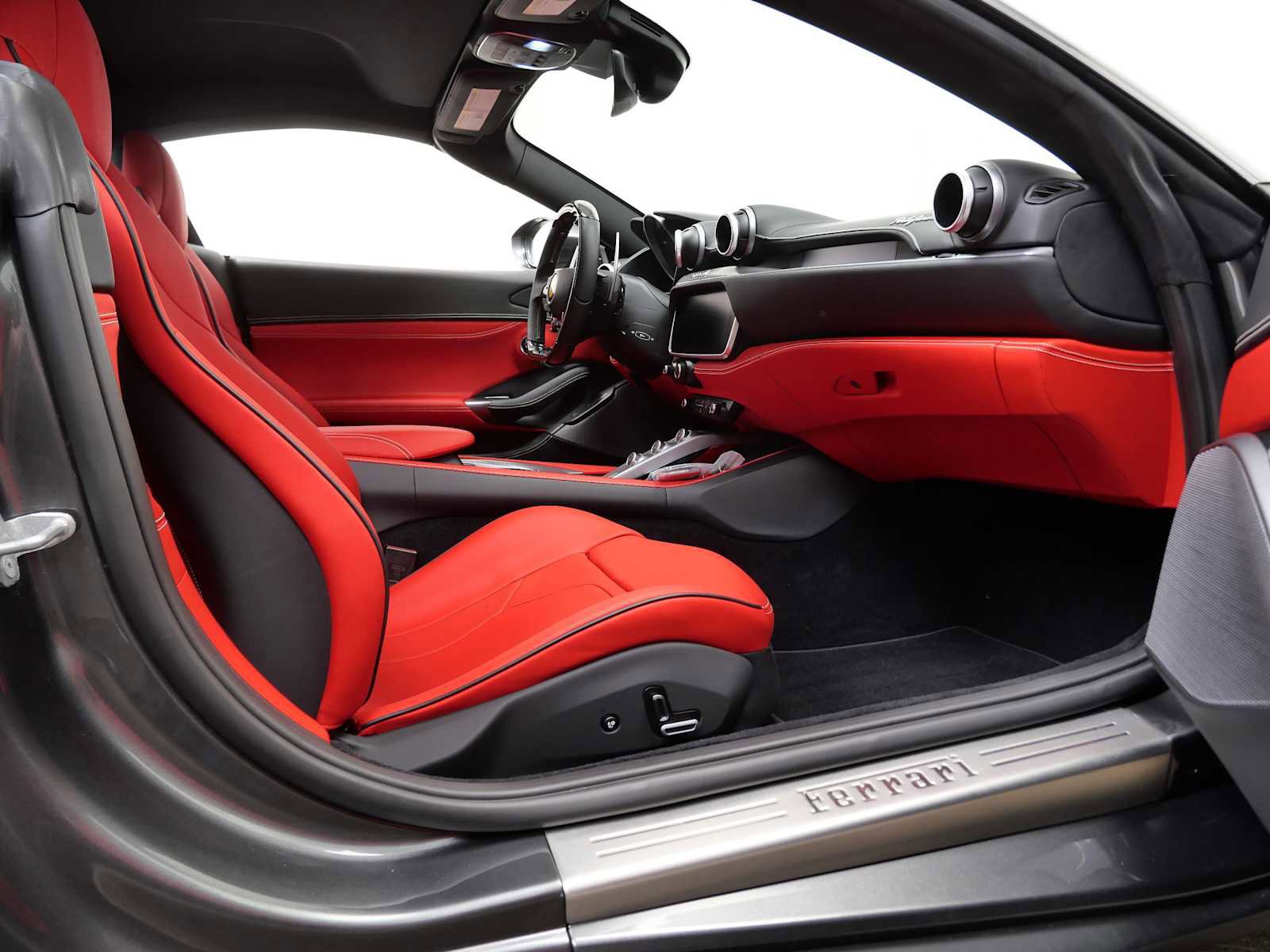 Certified 2023 Ferrari Portofino M image 13