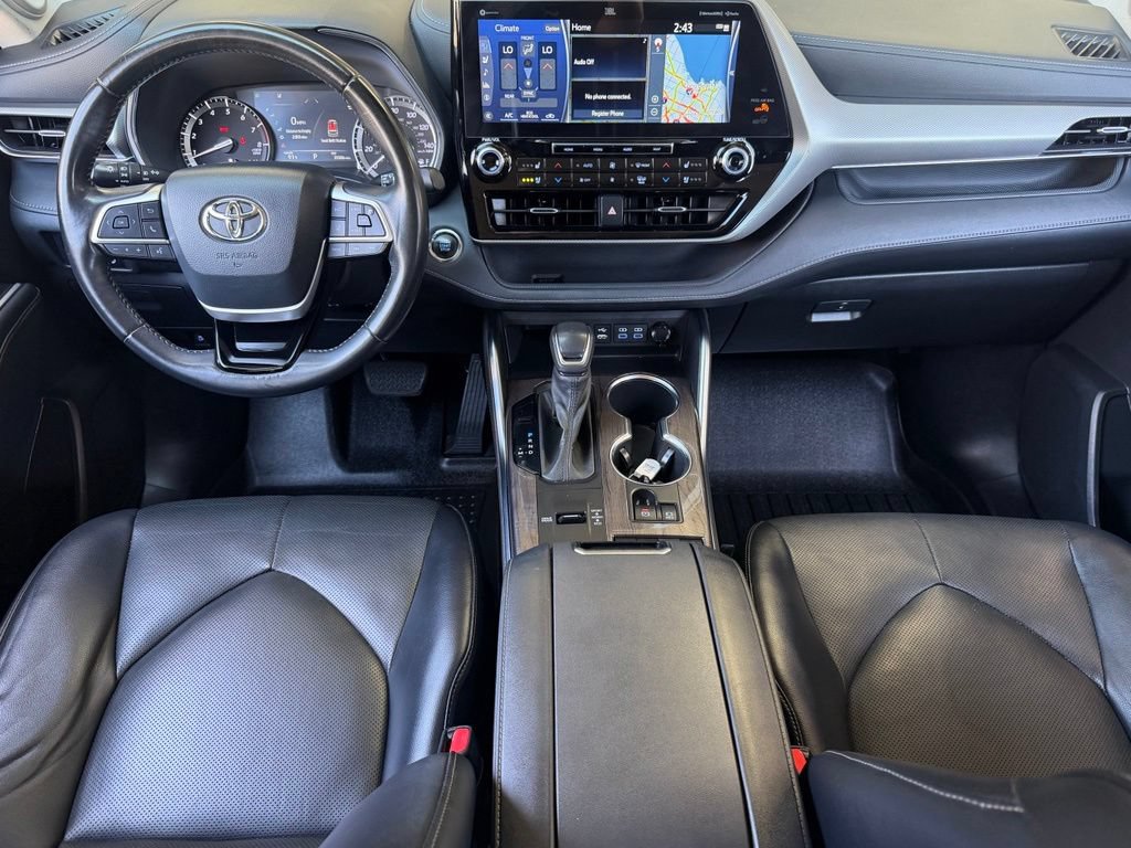 Used 2022 Toyota Highlander Platinum FWD image 12
