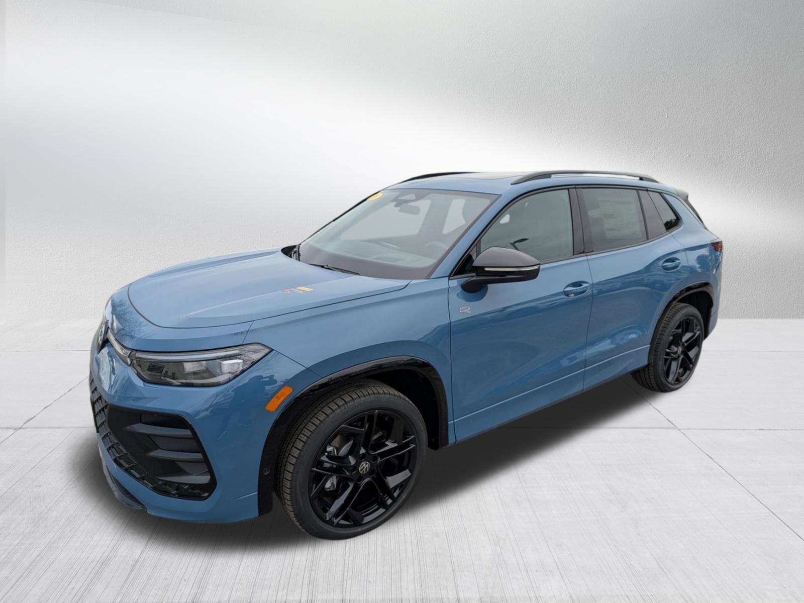 New 2026 Volkswagen Tiguan SE R-Line image 4