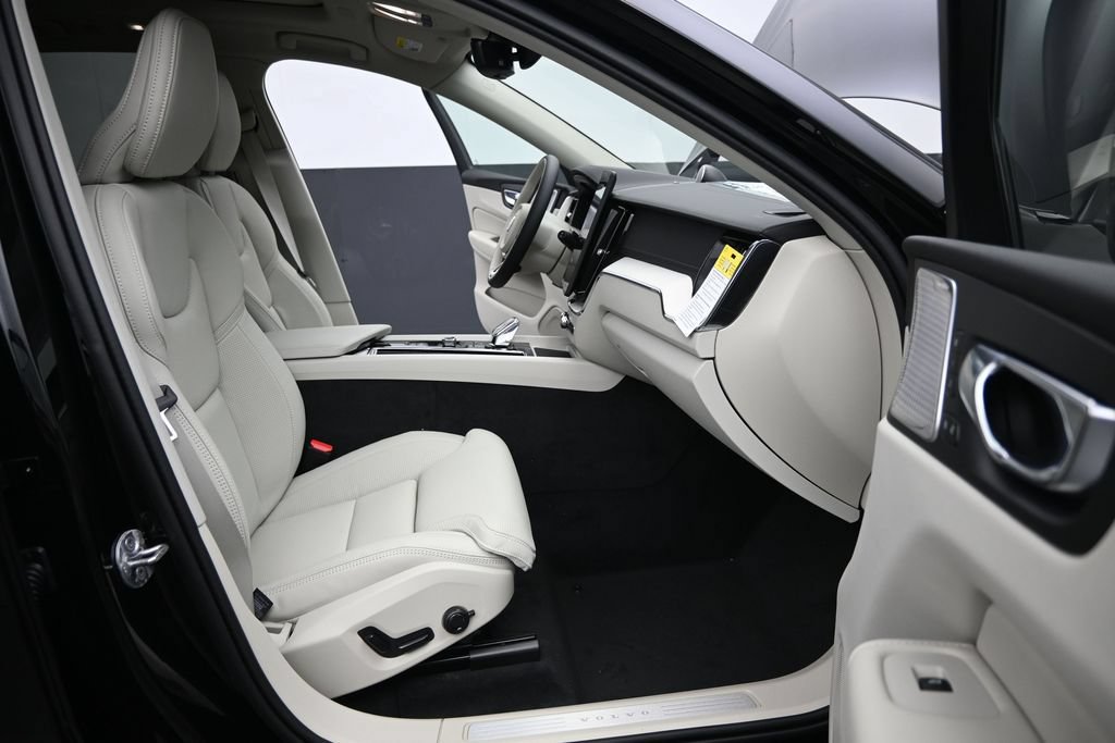 New 2026 Volvo XC60 B5 Ultra w/ Climate Package AWD/4WD image 14