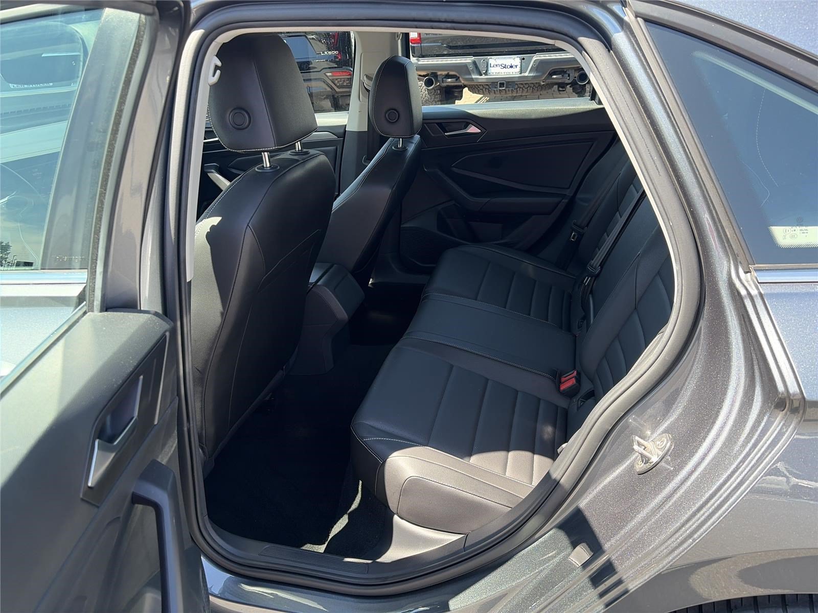 Used 2022 Volkswagen Jetta SE FWD image 11